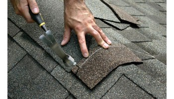 Dlaczego warto wybrać gont bitumiczny ? ! Zalety tego trwałego pokrycia dachowego.