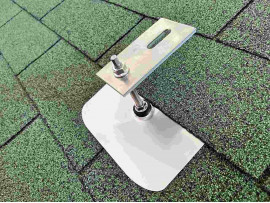 Zestaw montażowy do instalacji fotowoltaicznych na dachu pokrytym gontem